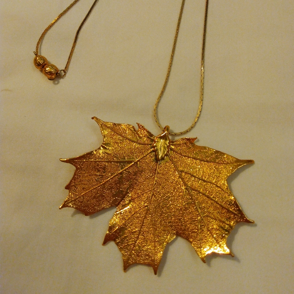 Leaf Neclace - Picture 2 of 3